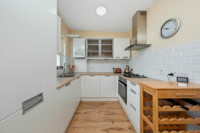 1 Bedroom Flat To Rent In Clapham Road, London, SW9
