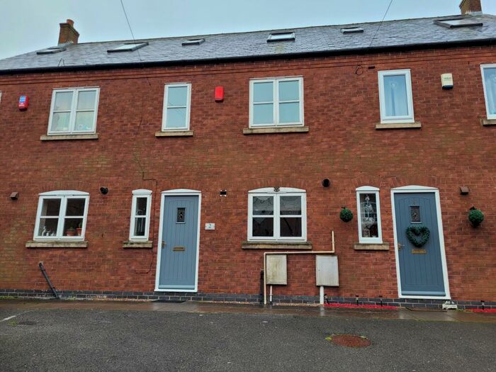 3 Bedroom Town House To Rent In St Mary Court, Ilkeston, DE7