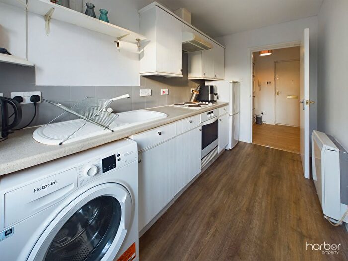 2 Bedroom Flat For Sale In Eversley Street, Tollcross, Glasgow, G32