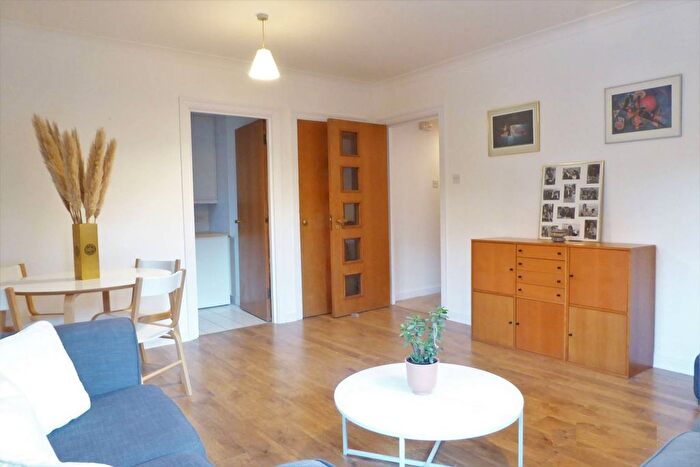 1 Bedroom Flat To Rent In Windsor Way, Brook Green, London, W14