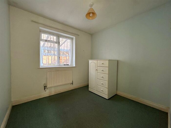 2 Bedroom Bungalow For Sale In Johnsons Grove, Oldbury, B68