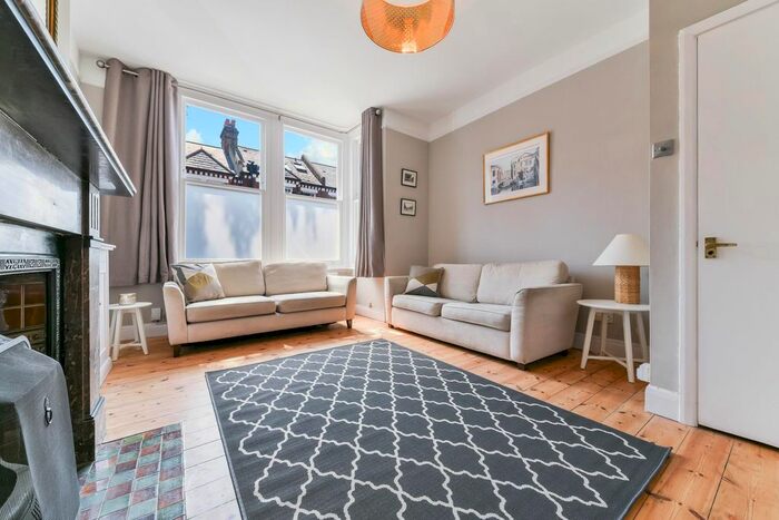 1 Bedroom Flat To Rent In Hambalt Road, Clapham, London SW4