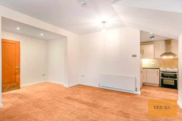 1 Bedroom Flat To Rent In Cliff Road, Camden, London, NW1