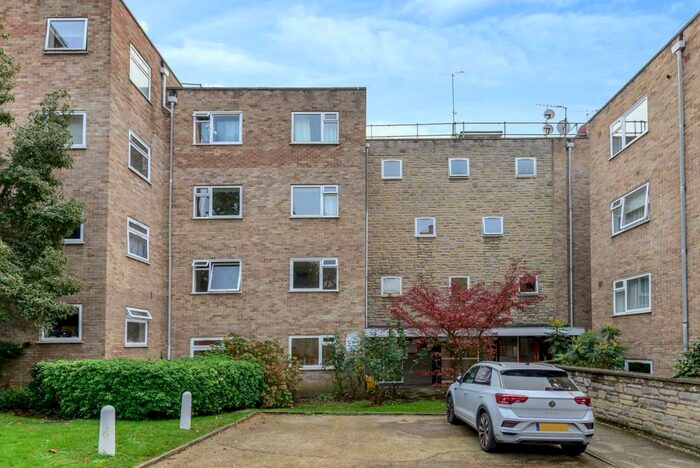 2 Bedroom Apartment To Rent In Richmond Court, Queens Road, Kingston Upon Thames, KT2