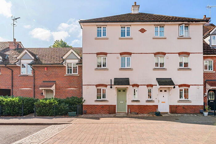 4 Bedroom Town House For Sale In Elvetham Rise, Chineham, RG24
