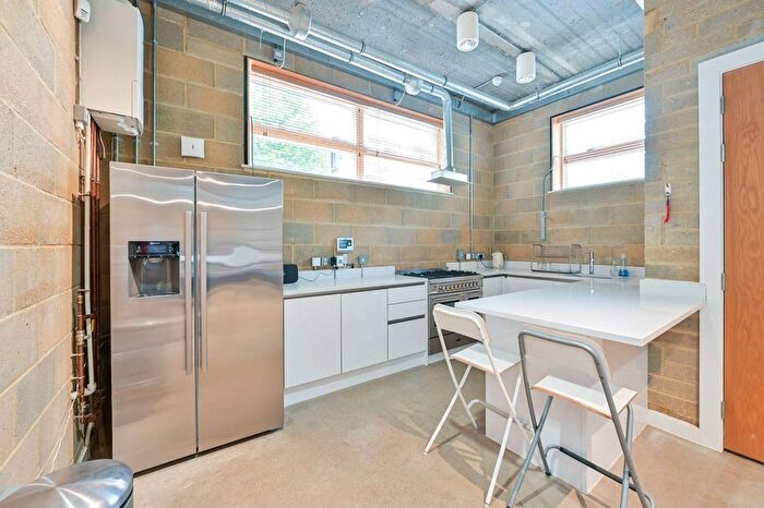 1 Bedroom Flat To Rent In Browning Street, Elephant And Castle, SE17