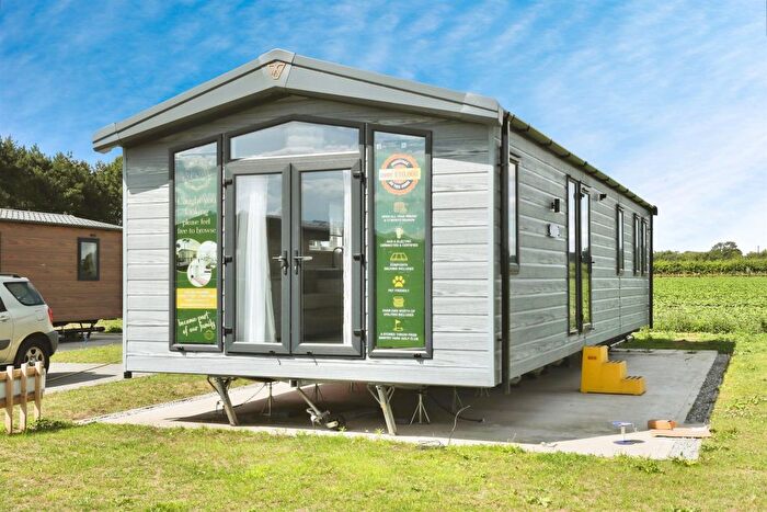 3 Bedroom Mobile/park Home For Sale In Thorne Road, Austerfield, Doncaster, DN10