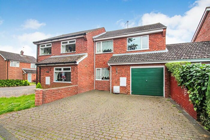 3 Bedroom Semi-Detached House To Rent In Nursery Close, Acle, Norwich, NR13