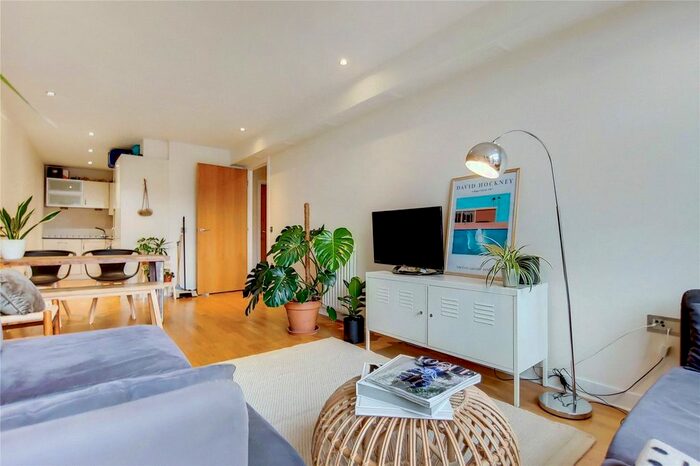 2 Bedroom Flat To Rent In Roman Apartments, Silesia Buildings, London, E8