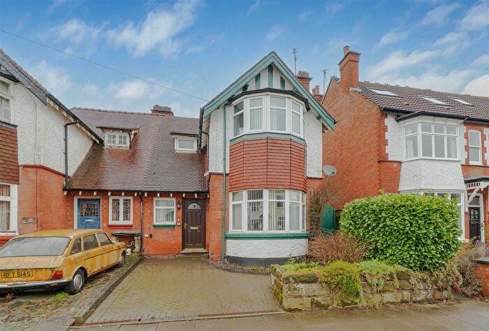 3 Bedroom Semi Detached House For Sale In Featherstone Road, Kings Heath, Birmingham, B14