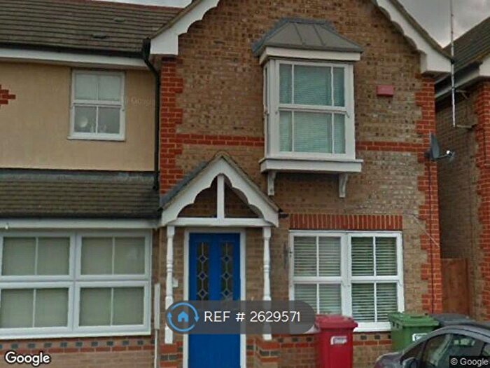 4 Bedroom Semi-Detached House To Rent In Nine Acres, Slough, SL1