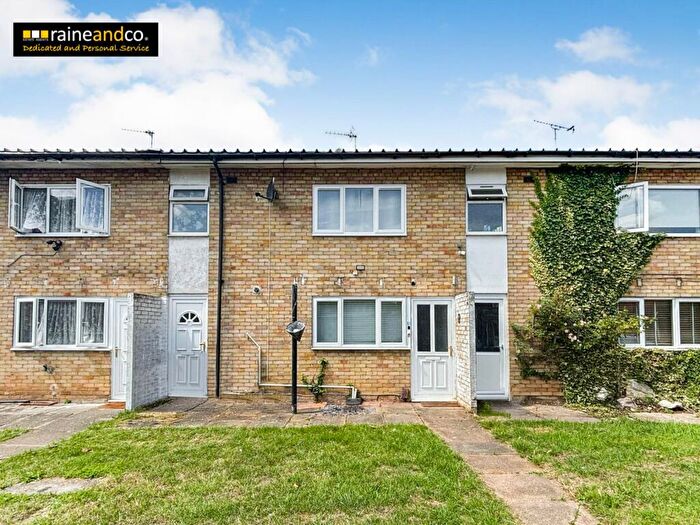 3 Bedroom Terraced House For Sale In Garden Avenue, Hatfield, AL10
