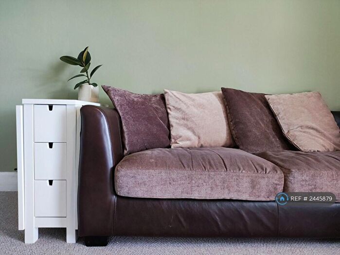 2 Bedroom Flat To Rent In Cotham Brow, Bristol, BS6