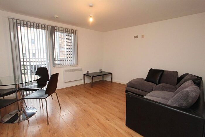 2 Bedroom Flat To Rent In North Crescent, North Street, LS2