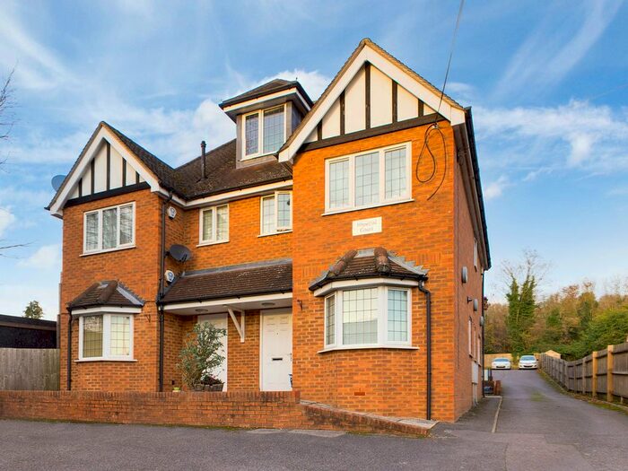1 Bedroom Maisonette To Rent In West Wycombe Road, High Wycombe, Buckinghamshire HP12