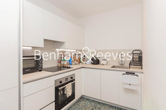 1 Bedroom Apartment To Rent In Shearwater Drive, Hendon, NW9