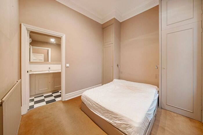 1 Bedroom Flat For Sale In Sloane Gardens, Sloane Square, London, SW1W