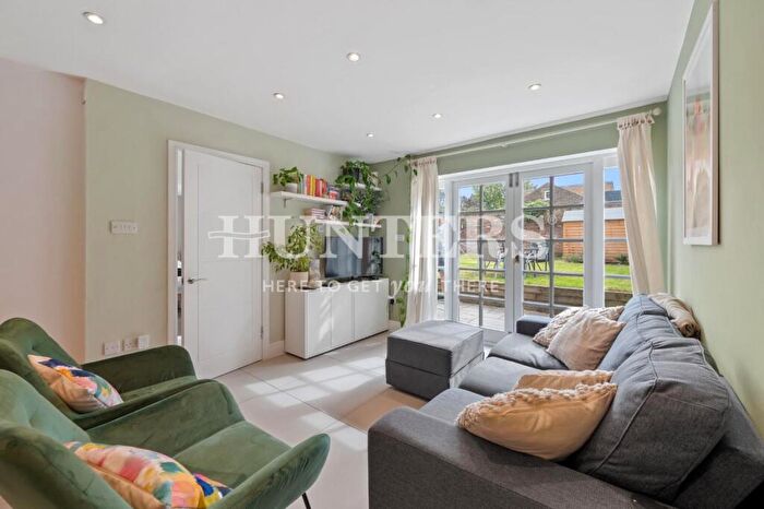 2 Bedroom Flat To Rent In Albion Road, London, N16