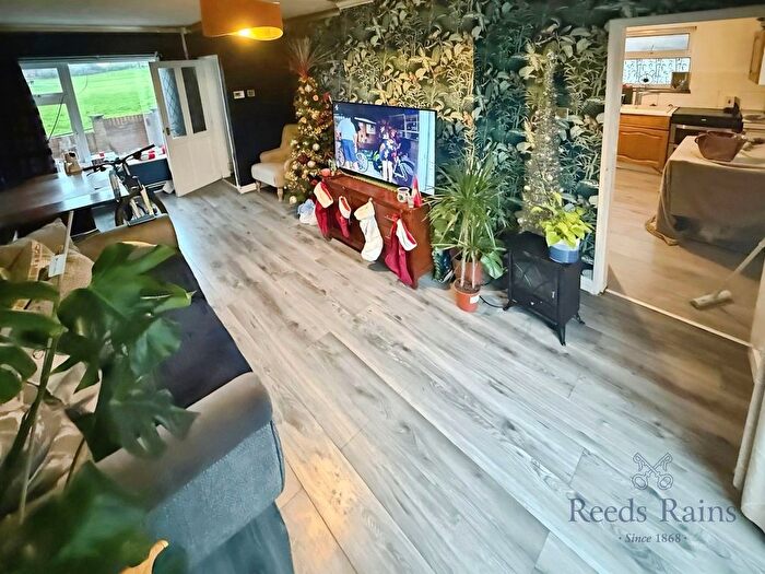 3 Bedroom Semi Detached House For Sale In Hollowood Walk, Stoke-On-Trent, Staffordshire, ST6