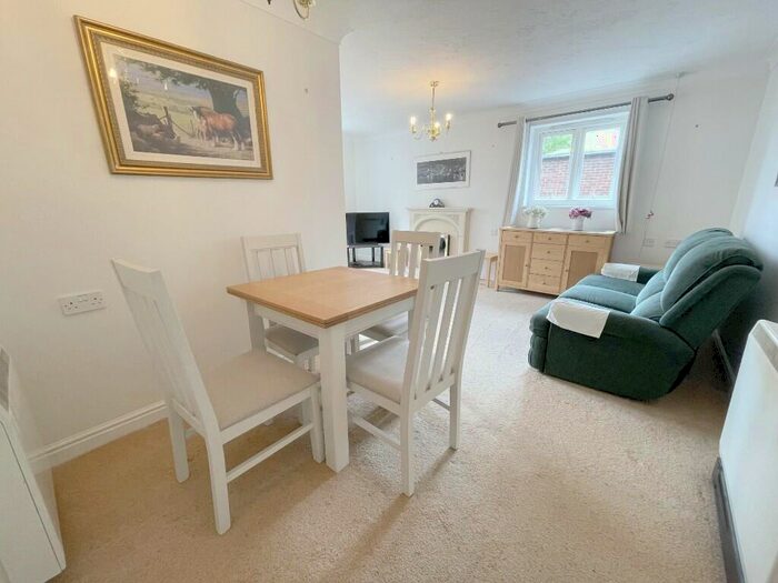 2 Bedroom Retirement Property For Sale In Potters Court, Darkes Lane, Potters Bar, Hertfordshire, EN6