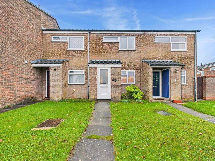 2 Bedroom Terraced House For Sale In Waivers Way, Elm Farm, Aylesbury, HP21
