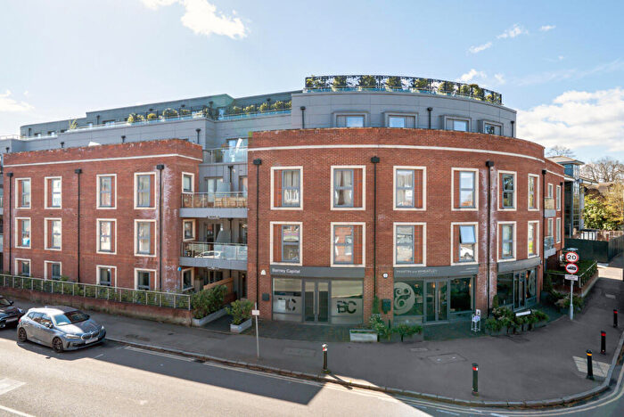 2 Bedroom Flat For Sale In Queens Road, Weybridge, KT13