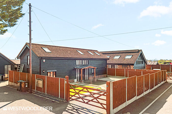 3 Bedroom Barn Conversion To Rent In Hailey Lane, Hertford, SG13