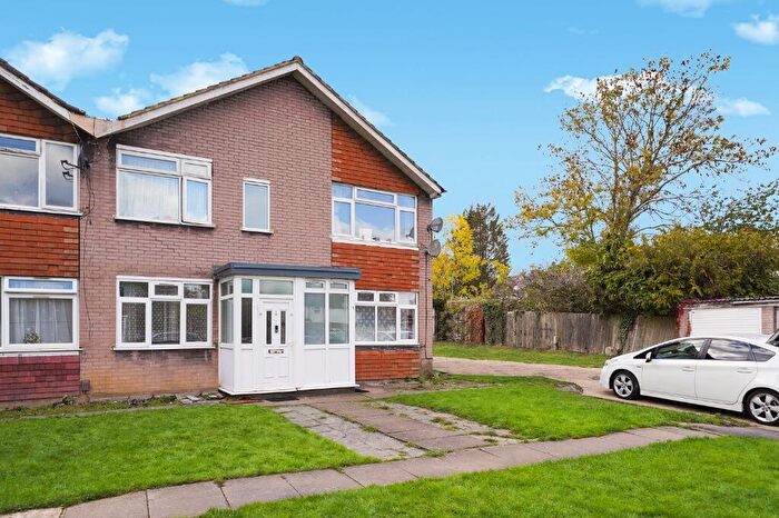 2 Bedroom Maisonette To Rent In Winton Gardens, Edgware, Middlesex, HA8