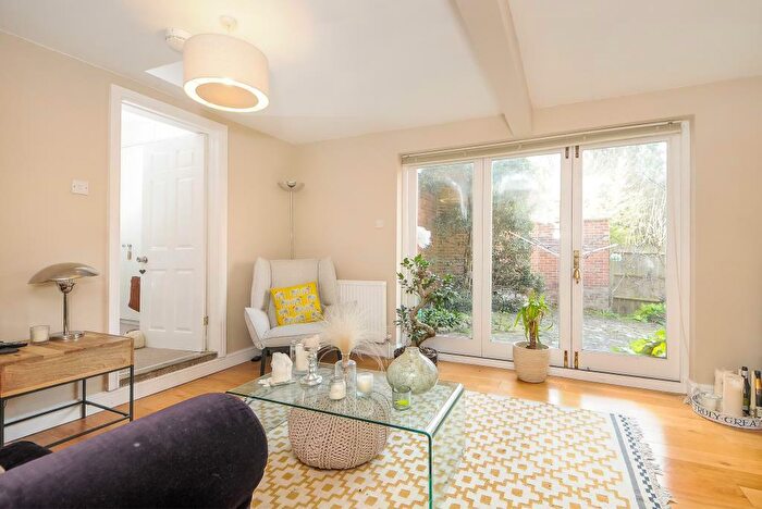 2 Bedroom Apartment To Rent In Pullens Lane, Oxford, OX3