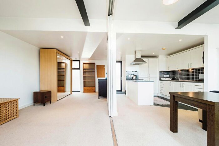 2 Bedroom Flat For Sale In Channelsea Road, London, E15