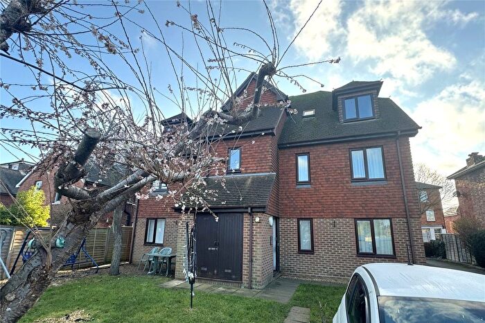 2 Bedroom Flat For Sale In Queens Road, Farnborough, Hampshire, GU14