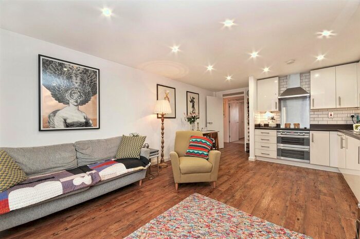 2 Bedroom Flat To Rent In Ramsgate Street, London E8