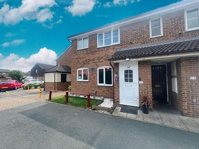 2 Bedroom Maisonette For Sale In Burns Place, Tilbury, RM18