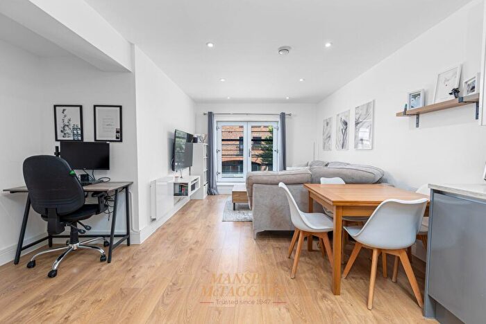 2 Bedroom Flat For Sale In Victoria Road, Horley, RH6