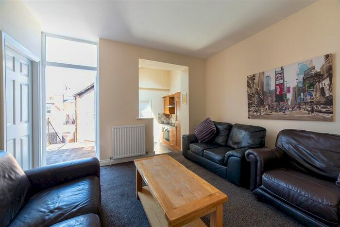 4 Bedroom Flat To Rent In Lonsdale Terrace, Jesmond, Newcastle Upon Tyne NE2