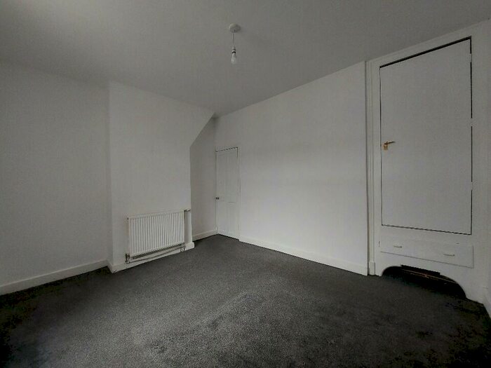 2-bedroom-terraced-house-to-rent-in-redvers-street-burnley-bb10