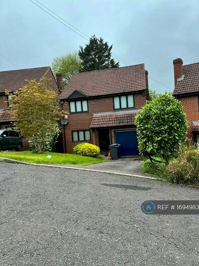 4 Bedroom Detached House To Rent In The Chimes, High Wycombe, HP12