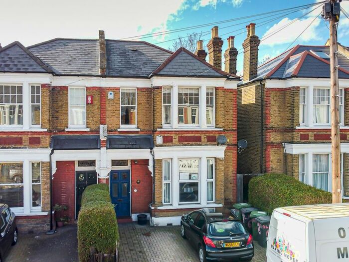 3 Bedroom Flat To Rent In Carholme Road, Forest Hill, London, SE23