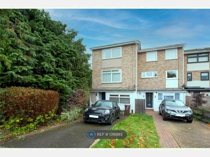 3 Bedroom Terraced House To Rent In Aplins Close, Harpenden AL5