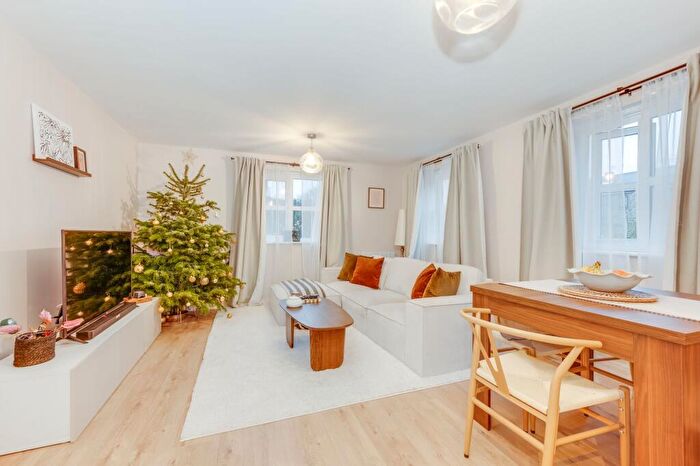 2 Bedroom Flat For Sale In St. Francis Close, Crosspool, S10