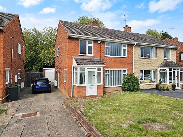 3 Bedroom Semi Detached House For Sale In Bredon Avenue, Stourbridge, DY9