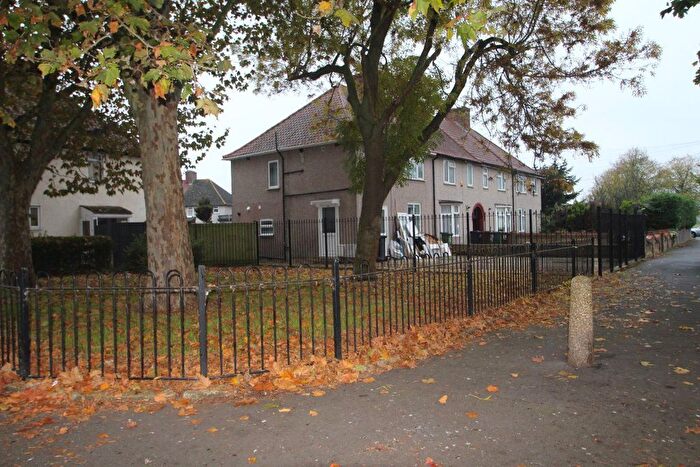 1 Bedroom Flat To Rent In Ayloffe Road, Dagenham, RM9