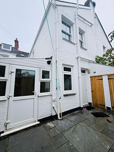 2 Bedroom Flat To Rent In Penzance, Cornwall, TR18