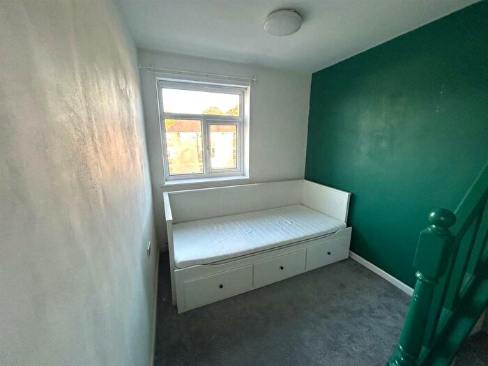 2 Bedroom End Of Terrace House To Rent In Incline Road, Oldham, OL8