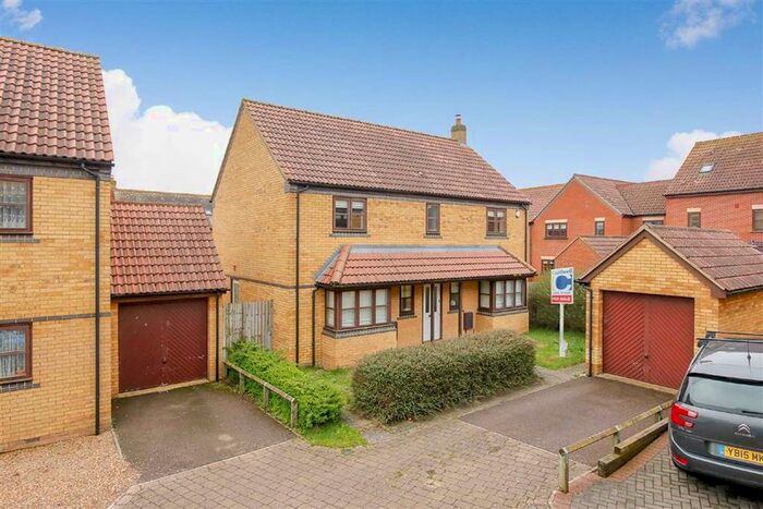 4 Bedroom Detached House To Rent In Gainsborough Close, Grange Farm, Milton Keynes, Bucks MK8
