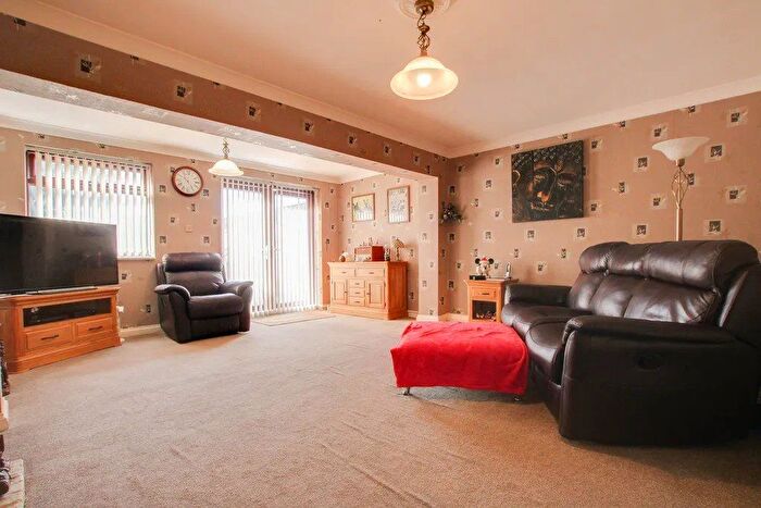 3 Bedroom Semi-Detached House To Rent In Basildon, SS16