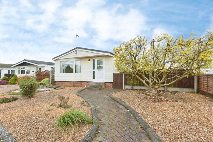 2 Bedroom Mobile Home For Sale In Springfield Park, Wykin Road, Hinckley, Leicestershire, LE10