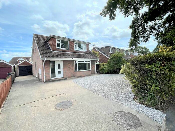 3 Bedroom Detached House To Rent In Bradley Road, Grimsby, DN37