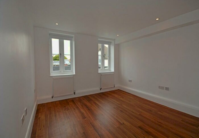 1 Bedroom Apartment To Rent In Smarts Lane, Loughton, IG10