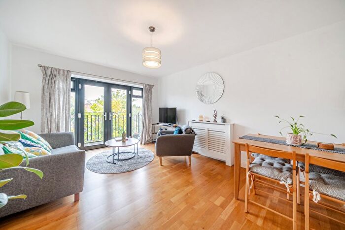 2 Bedroom Flat For Sale In Leigham Court Road, Streatham, London, SW16
